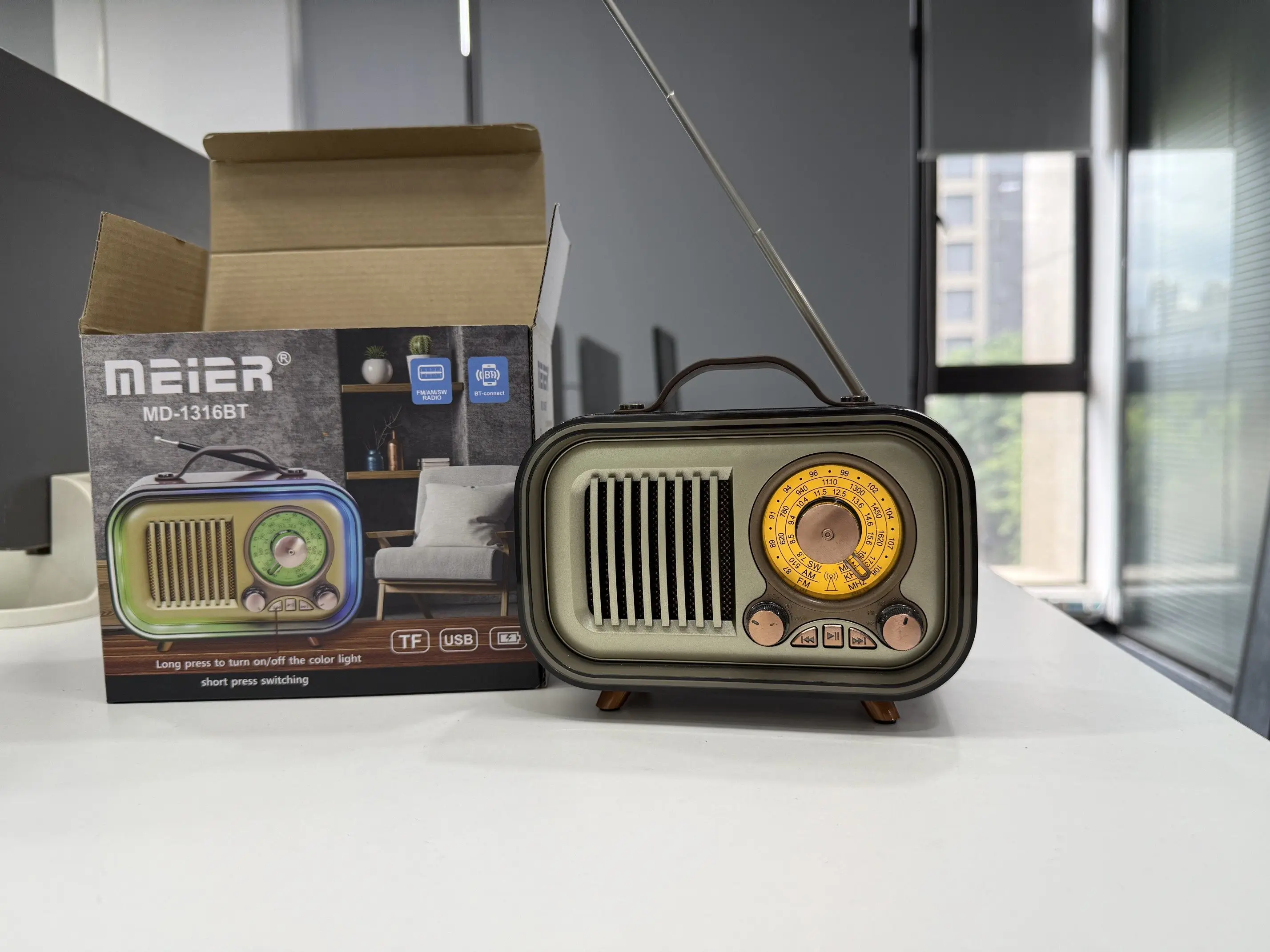 Bluetooth 6.0 Retro Radio Speaker, 3-Band FM/AM/SW, RGB Breathing Light, HiFi Sound, Multi-Playback Modes for Home/Travel
Bluetooth 6.0 Retro Radio Speaker, 3-Band FM/AM/SW, RGB Breathing Light, HiFi Sound, Multi-Playback Modes for Home/Travel