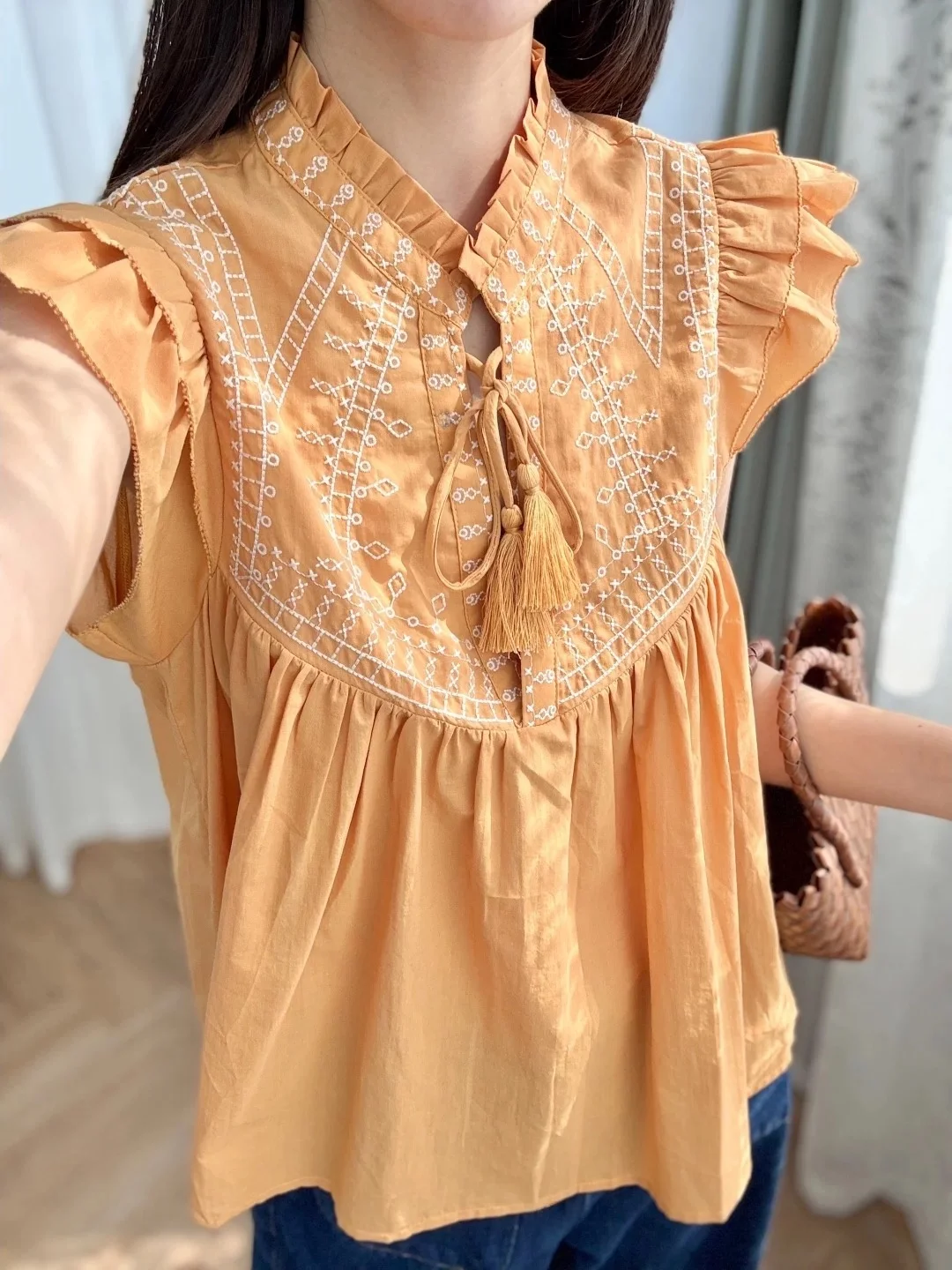 Light Blue Women's Shirt with Lace Sleeves Breathable Cotton Summer Casual Style round Neck Short Sleeve Cotton Shirt
Light Blue Women's Shirt with Lace Sleeves Breathable Cotton Summer Casual Style round Neck Short Sleeve Cotton Shirt