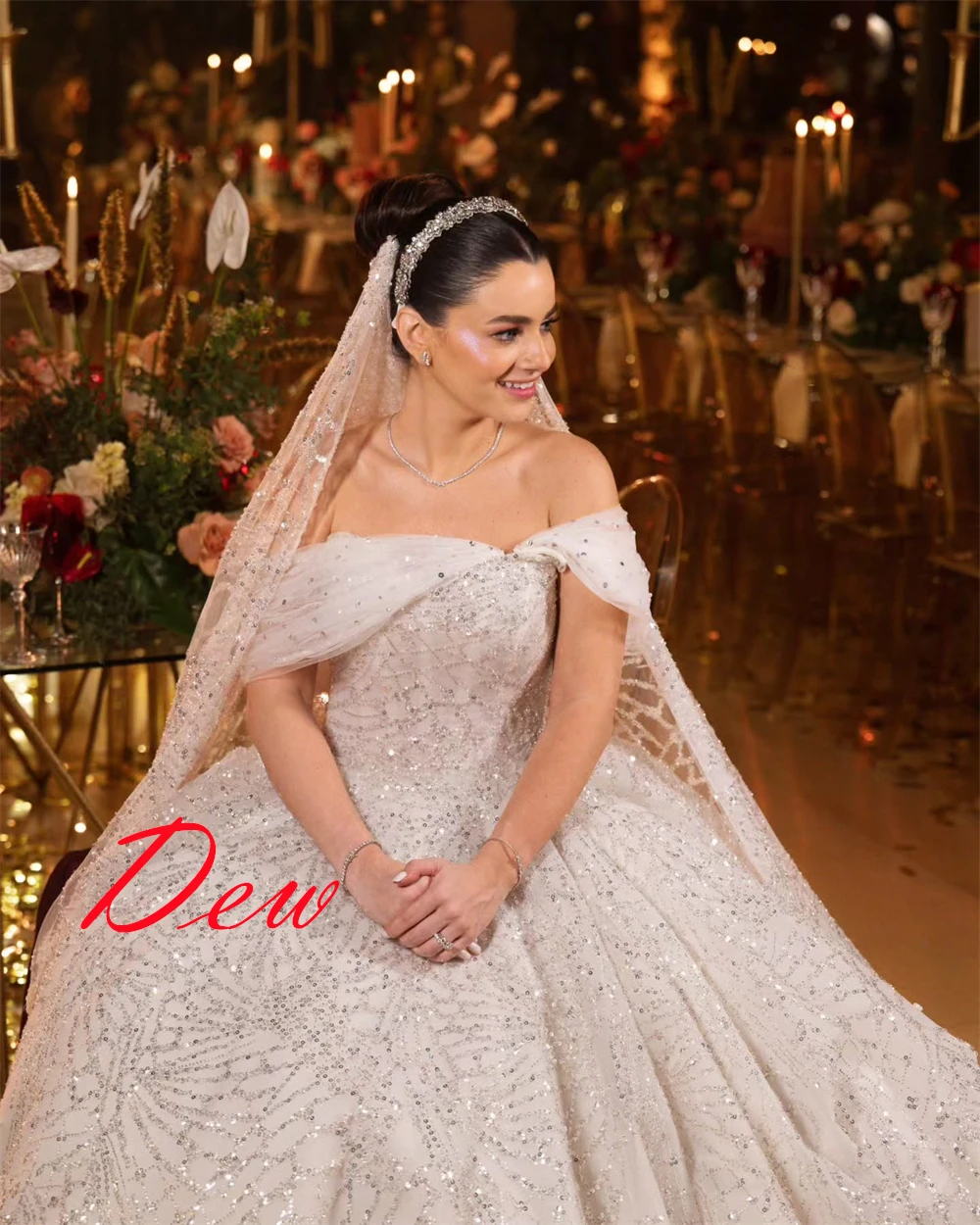 Customized High Quality White Organza Bridal Gowns Simple Strapless Off the Shoulder Wedding Dress Chapel Train Open Back Dress
Customized High Quality White Organza Bridal Gowns Simple Strapless Off the Shoulder Wedding Dress Chapel Train Open Back Dress