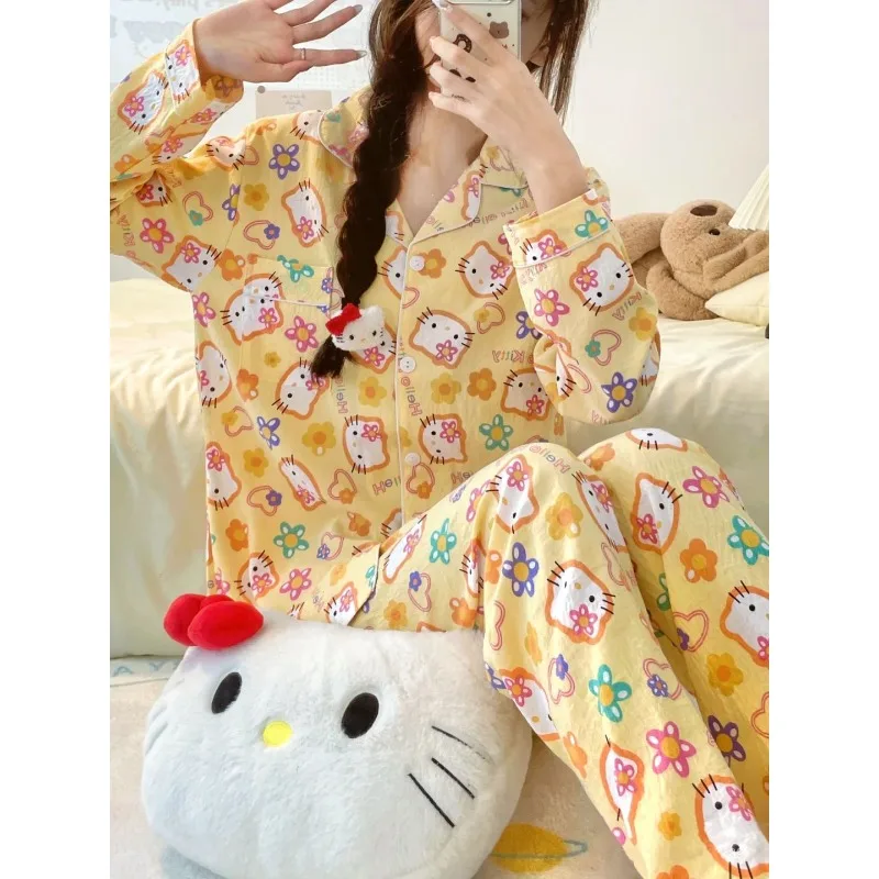 Summer new lapel cloud cotton yellow cartoon Hello Kitty pajamas can be worn outside two-piece loungewear
Summer new lapel cloud cotton yellow cartoon Hello Kitty pajamas can be worn outside two-piece loungewear