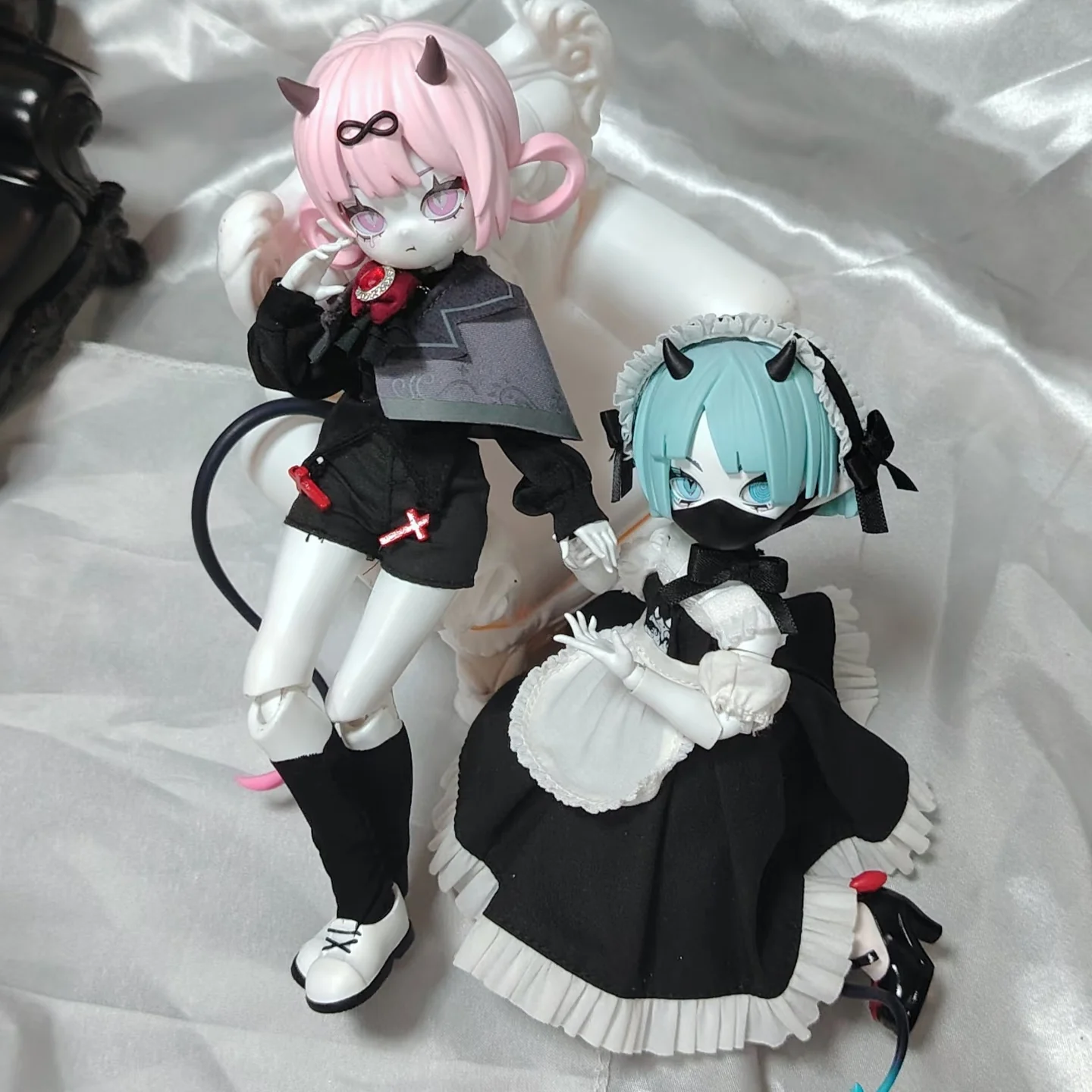 Новая оригинальная дьявольская угловая BJD слепая коробка 1/8 шарнирная подвижная кукла модная игра креативный орнамент DIY игрушка в форме куклы подарок на день рождения
Новая оригинальная дьявольская угловая BJD слепая коробка 1/8 шарнирная подвижная кукла модная игра креативный орнамент DIY игрушка в форме куклы подарок на день рождения