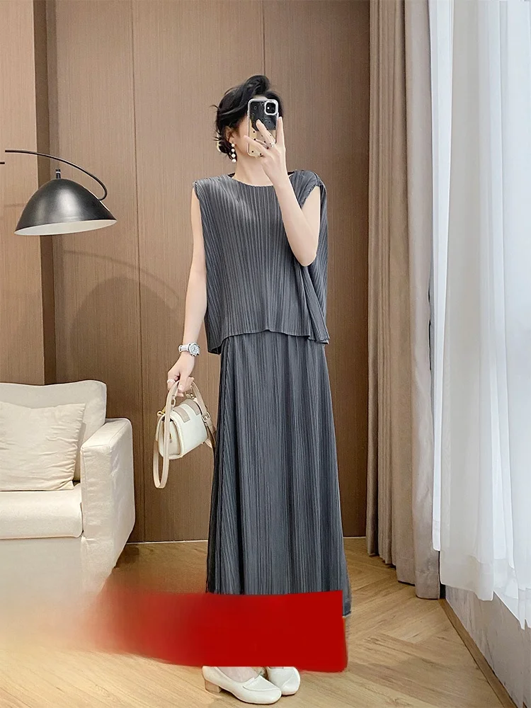 Three Pieces Women's Fashion Set Summer Sleeveless Pleated Loose Slimming Half Skirt Two Piece Ensemble round Neck Short Sleeve
Three Pieces Women's Fashion Set Summer Sleeveless Pleated Loose Slimming Half Skirt Two Piece Ensemble round Neck Short Sleeve