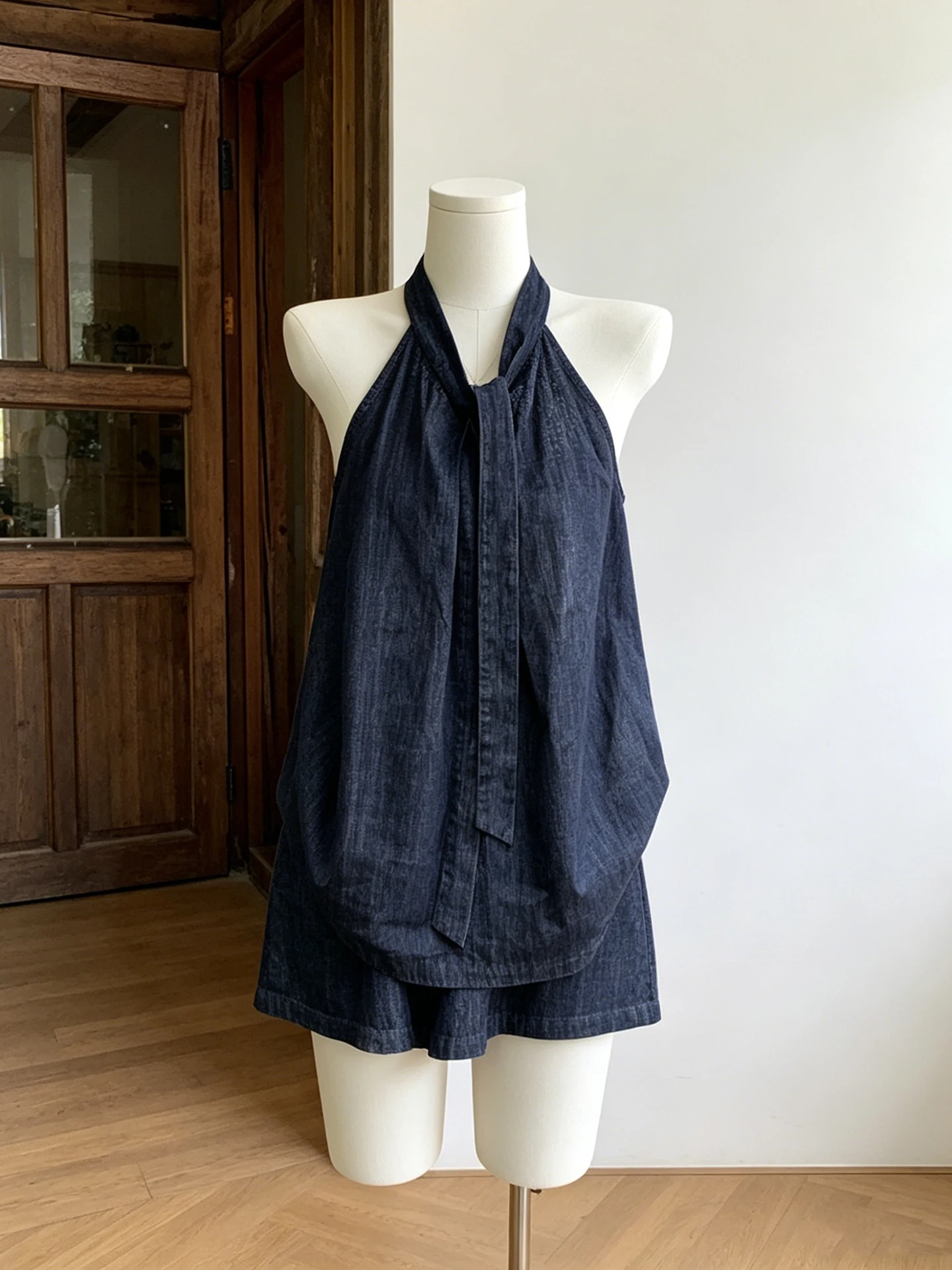 Retro Denim Blue Thin Neck Hanging Vest Wide Leg Shorts Fashion Summer Outfit Set Women Two Piece Set Comfortable Casual Wear
Retro Denim Blue Thin Neck Hanging Vest Wide Leg Shorts Fashion Summer Outfit Set Women Two Piece Set Comfortable Casual Wear