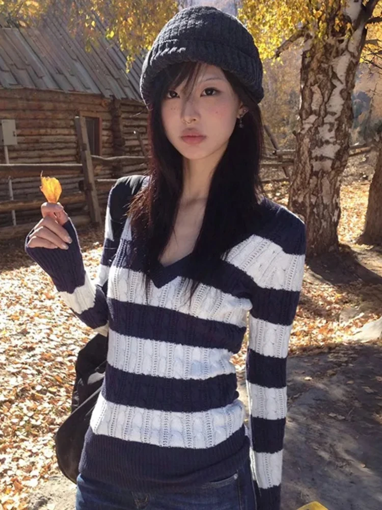 French Elegant Long Sleeves Tops Women Vintage V-neck Retro Shirts Girl Slim Korean Casual Striped Blouse Fashion Style Spring
French Elegant Long Sleeves Tops Women Vintage V-neck Retro Shirts Girl Slim Korean Casual Striped Blouse Fashion Style Spring