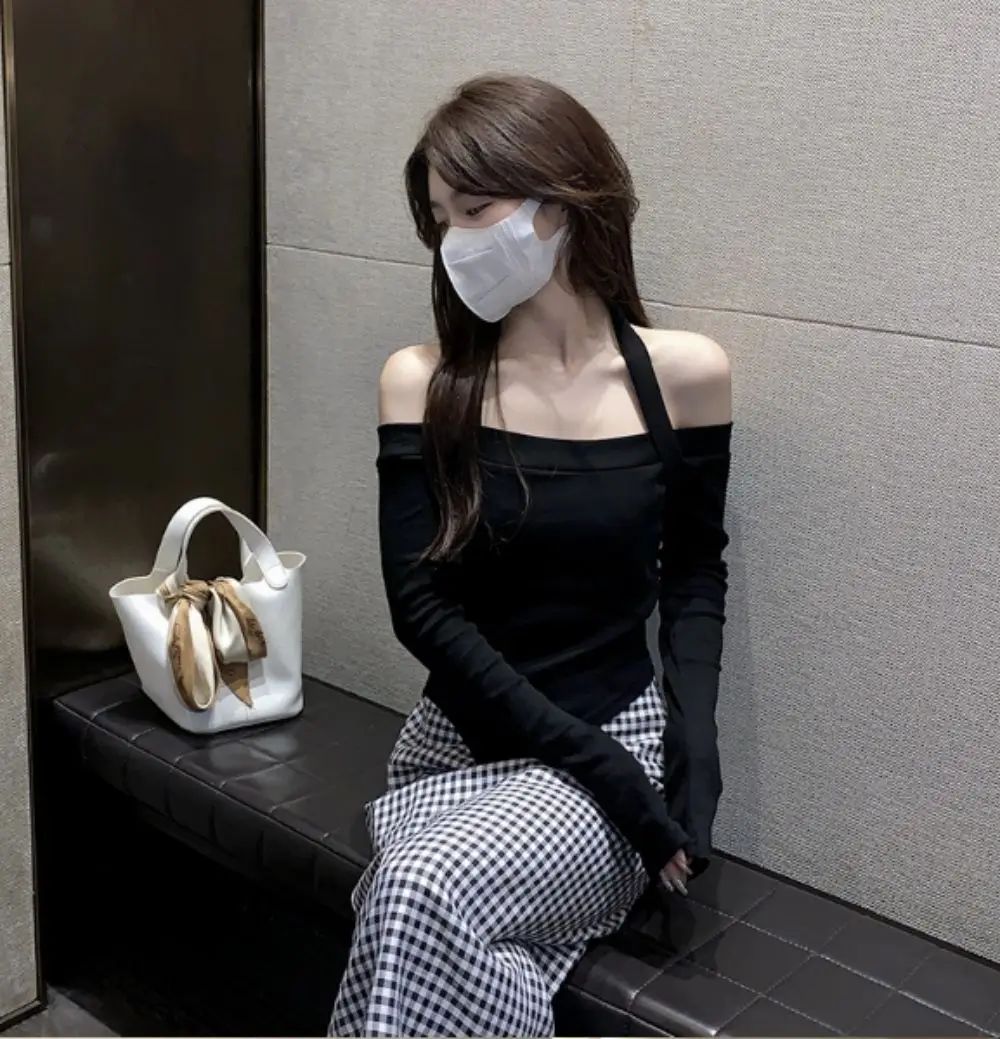 Women's off-shoulder long sleeve halter tight irregular T-shirt slimming Black white grey optional
Women's off-shoulder long sleeve halter tight irregular T-shirt slimming Black white grey optional