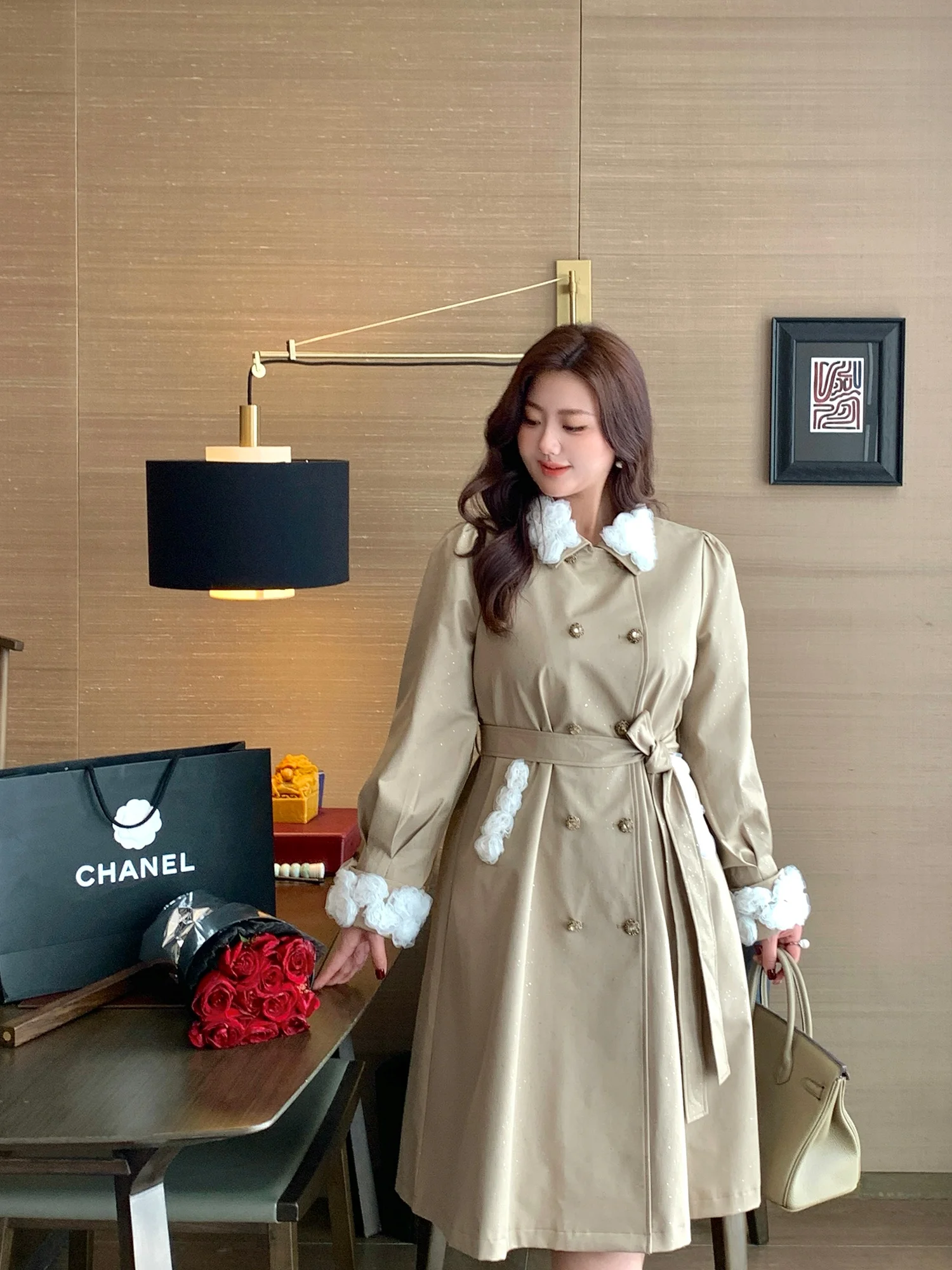 Женское винтажное пальто GLEC больших размеров с цветочной вышивкой, серебряными пайетками на лацканах, осенне-зимнее, модное, с завышенной талией, А-силуэт
Женское винтажное пальто GLEC больших размеров с цветочной вышивкой, серебряными пайетками на лацканах, осенне-зимнее, модное, с завышенной талией, А-силуэт