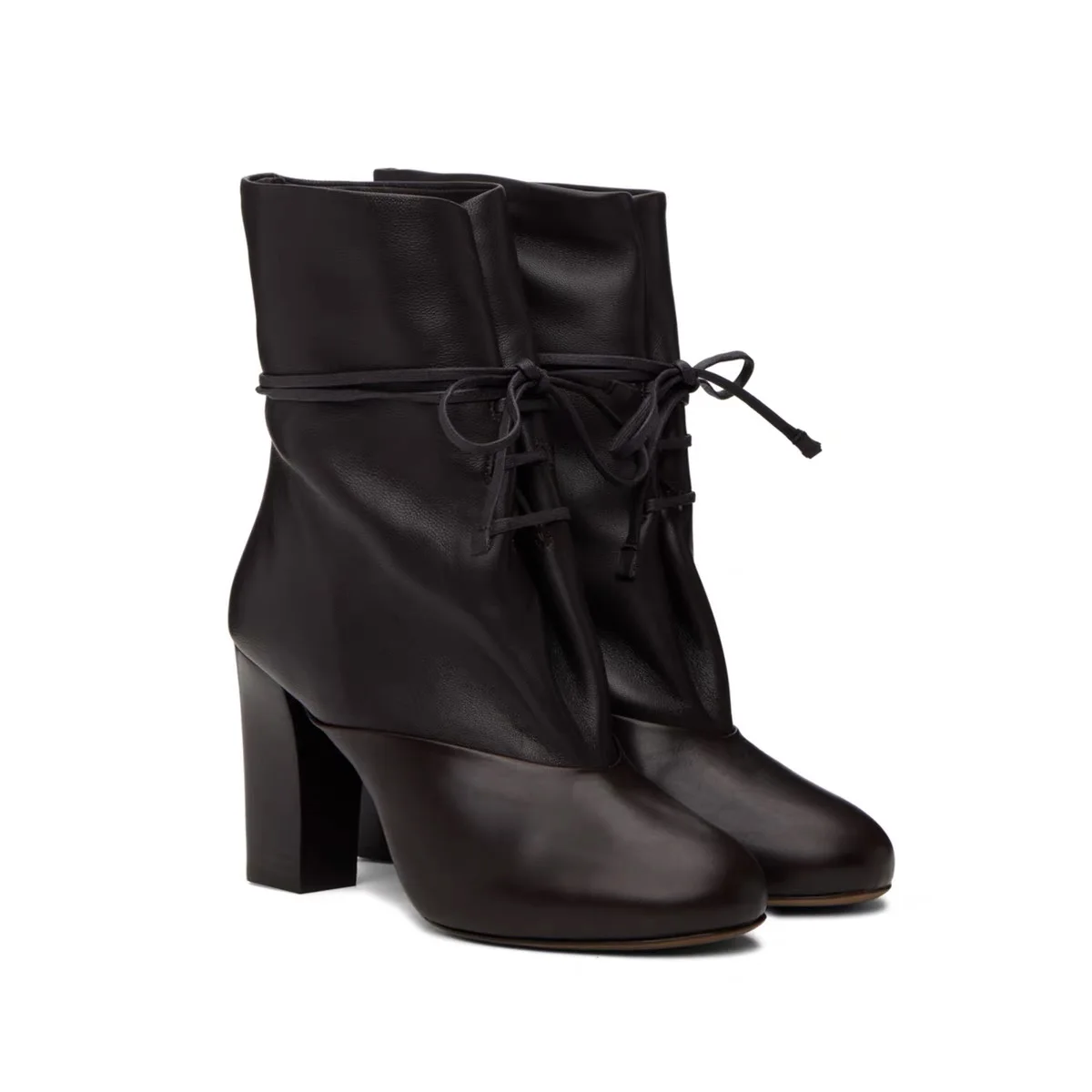 Женские черные кожаные ботильоны с завязками на шнурке, блочный каблук с напуском, подходит для элегантного повседневного повседневного осенне-зимнего мода
Женские черные кожаные ботильоны с завязками на шнурке, блочный каблук с напуском, подходит для элегантного повседневного повседневного осенне-зимнего мода
