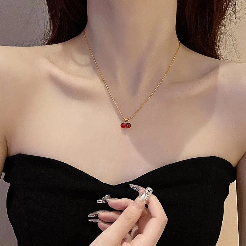 Cute Simple Red Cherry Pendant Gold Color Necklace for Women New Fashion Trend Sweet Cool Girls Daily Wear Jewelry Birthday Gift
Cute Simple Red Cherry Pendant Gold Color Necklace for Women New Fashion Trend Sweet Cool Girls Daily Wear Jewelry Birthday Gift