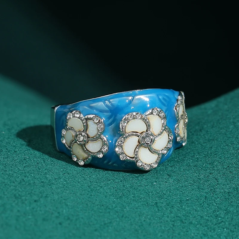 Vintage White Flower Blue Rings Enamel Elegant Women Accessories Silver Color Rhinestone Luxury Jewelry Designer Trendy Wedding
Vintage White Flower Blue Rings Enamel Elegant Women Accessories Silver Color Rhinestone Luxury Jewelry Designer Trendy Wedding