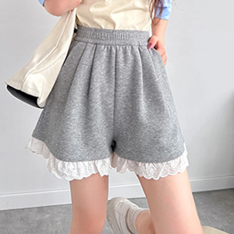 Spliced Lace Trim Elastic Waist Shorts for Women New 2025 Summer Casual Wide-Leg Short Pants Beach Vacation Loose Female Shorts
Spliced Lace Trim Elastic Waist Shorts for Women New 2025 Summer Casual Wide-Leg Short Pants Beach Vacation Loose Female Shorts