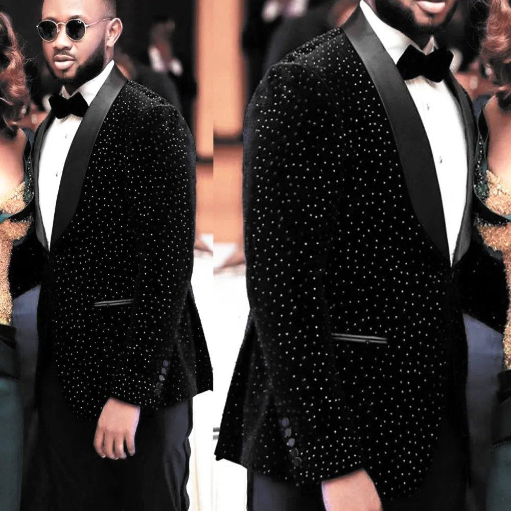 Gwenhwyfar Роскошный черный бархат со стразами Мужские костюмы Однобортный пиджак с шалью и брюки в полоску по бокам Мужская ткань
Gwenhwyfar Роскошный черный бархат со стразами Мужские костюмы Однобортный пиджак с шалью и брюки в полоску по бокам Мужская ткань