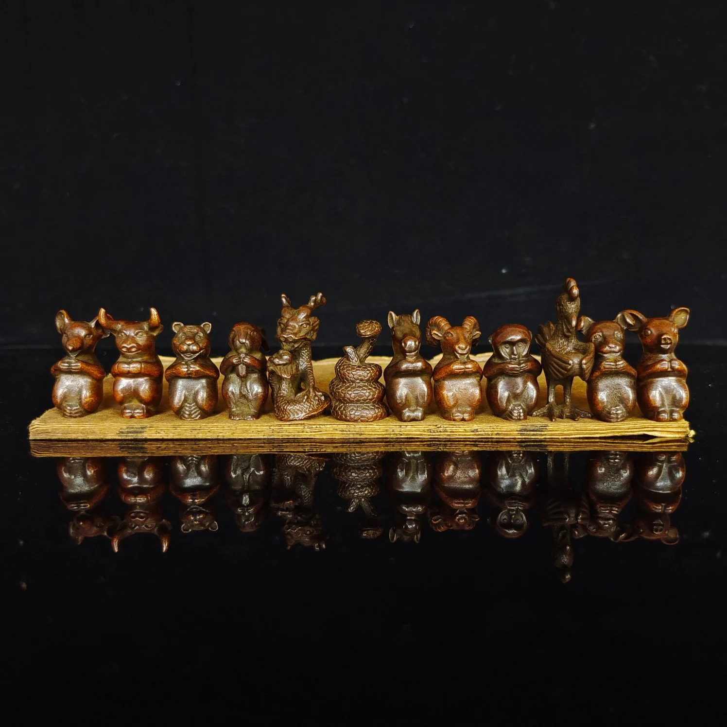 Zodiac line incense insert table home kung fu ceremony tea art ornament ornamental copper craftsmanship
Zodiac line incense insert table home kung fu ceremony tea art ornament ornamental copper craftsmanship