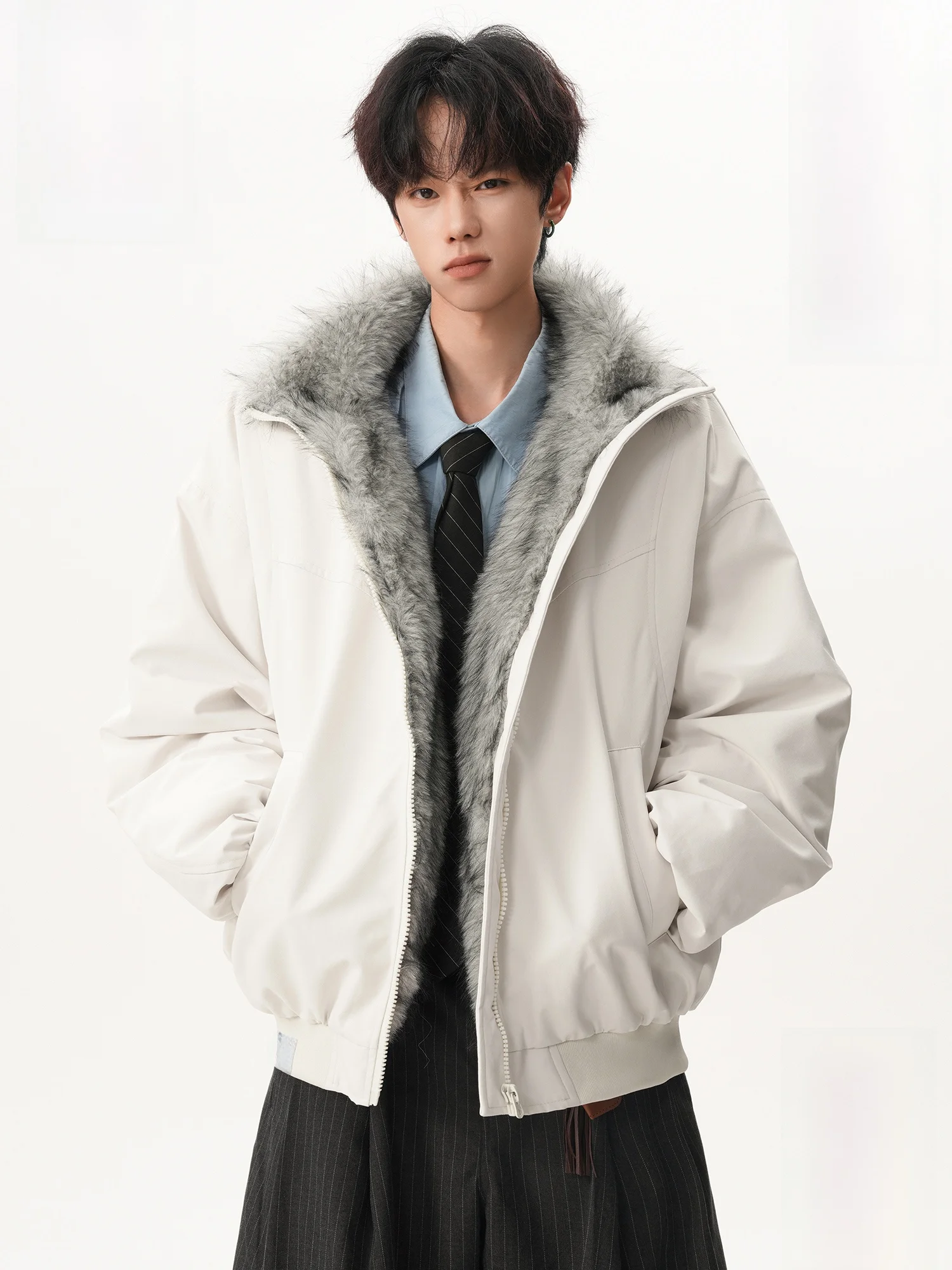 Зимнее теплое хлопковое пальто Paul Frank с меховым воротником, модное повседневное, с дизайном обезьяны с большим ртом, полиэстер
Зимнее теплое хлопковое пальто Paul Frank с меховым воротником, модное повседневное, с дизайном обезьяны с большим ртом, полиэстер