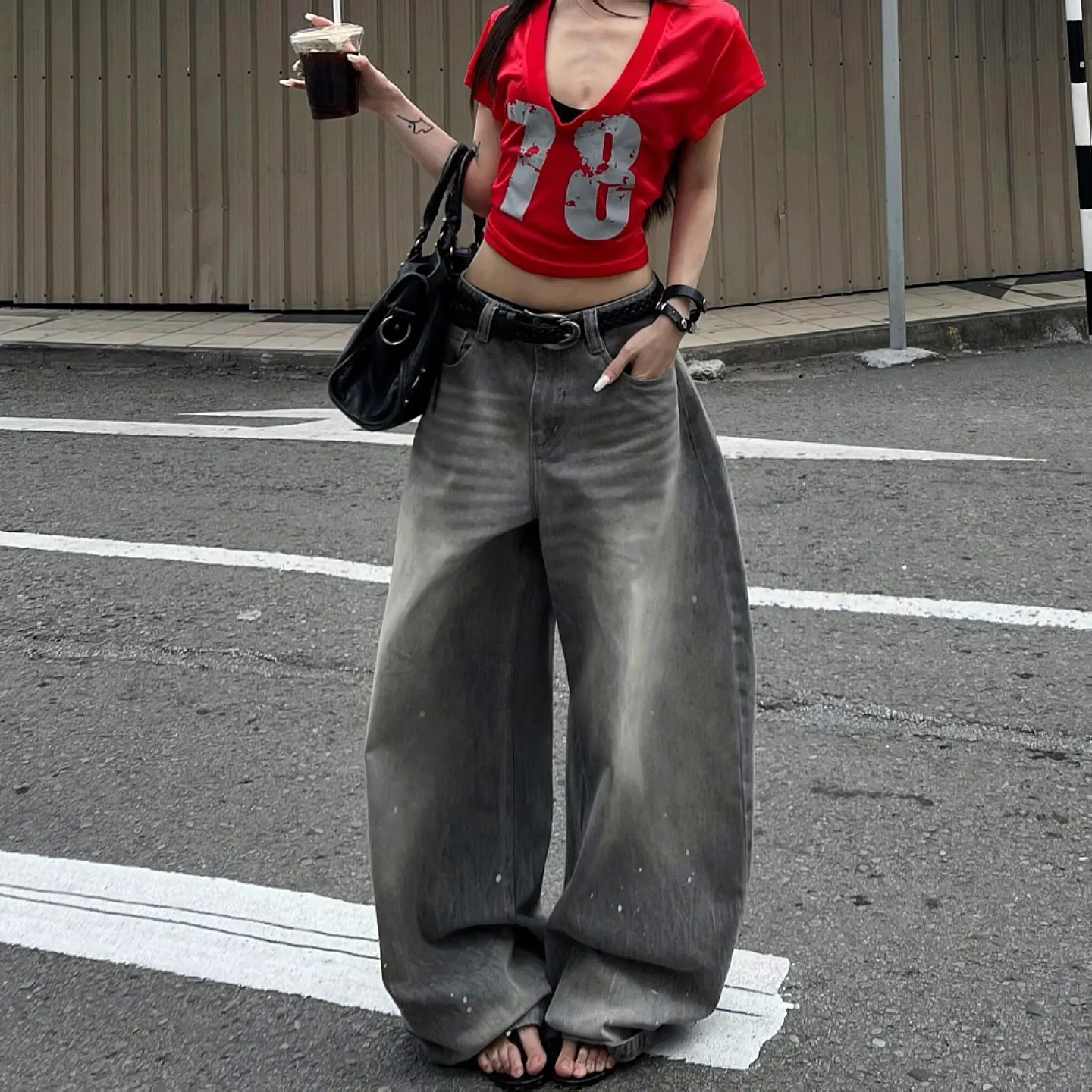 WCFCX STUDIO Vintage Wide-Leg Jeans for Women's Loose-Fit High-Waisted Slimming Casual Straight-Leg Long Pants
WCFCX STUDIO Vintage Wide-Leg Jeans for Women's Loose-Fit High-Waisted Slimming Casual Straight-Leg Long Pants