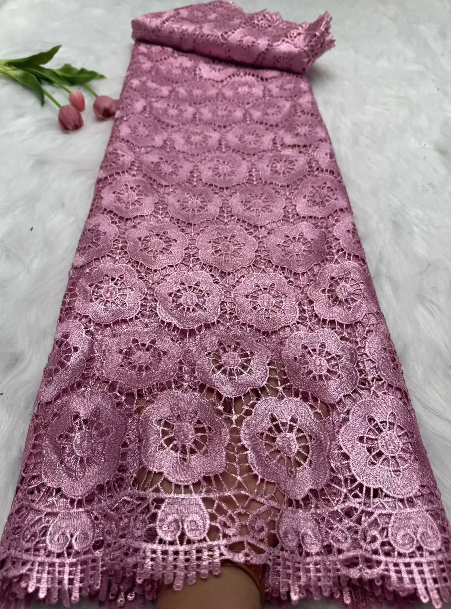 Luxury African Guipure Cord Lace Fabric Embroidery 2025 High Quality Water Soluble Lace Fabric Nigerian Party Dress Sewing H25-1
Luxury African Guipure Cord Lace Fabric Embroidery 2025 High Quality Water Soluble Lace Fabric Nigerian Party Dress Sewing H25-1