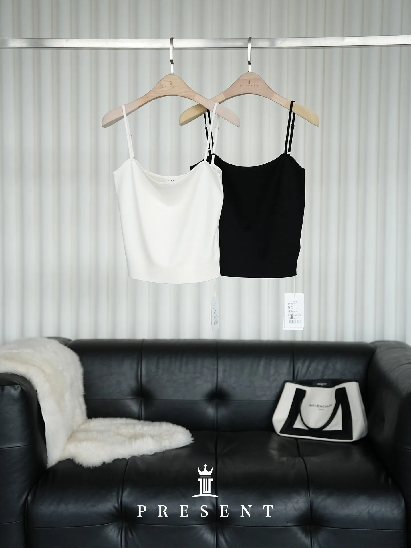 RIBBE Premium Spun Wool Simple Square Collar Knitted Camisole Vest Thin New Spring Women's Fashion Slim Fit Inner Wear
RIBBE Premium Spun Wool Simple Square Collar Knitted Camisole Vest Thin New Spring Women's Fashion Slim Fit Inner Wear