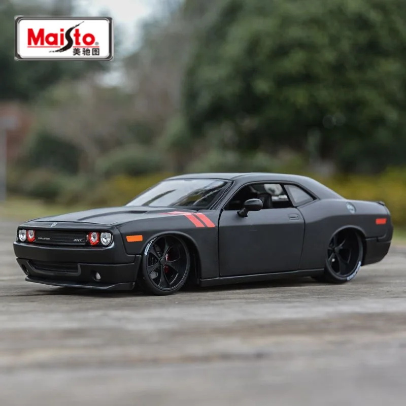 Maisto 1:24 Dodge Challenger 2008, модель гоночного автомобиля из сплава, литая под давлением металлическая модель спортивного автомобиля, высокая имитация, детский подарок
Maisto 1:24 Dodge Challenger 2008, модель гоночного автомобиля из сплава, литая под давлением металлическая модель спортивного автомобиля, высокая имитация, детский подарок