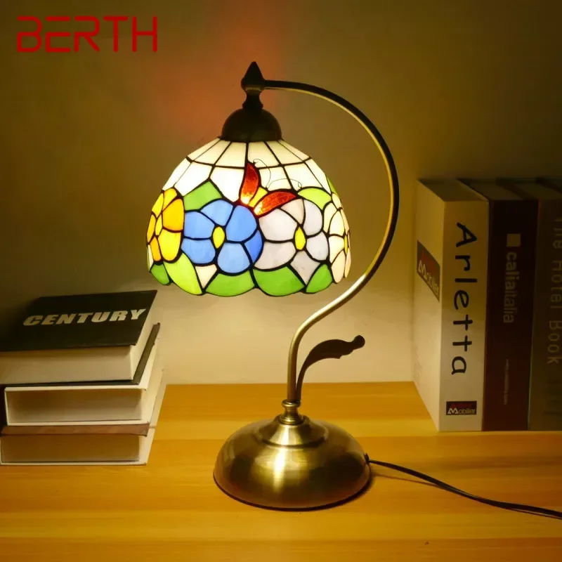 BERTH Tiffany Table Lamp American Retro Living Room Bedroom Lamp Luxurious Villa Hotel Stained Glass Desk Lamp
BERTH Tiffany Table Lamp American Retro Living Room Bedroom Lamp Luxurious Villa Hotel Stained Glass Desk Lamp