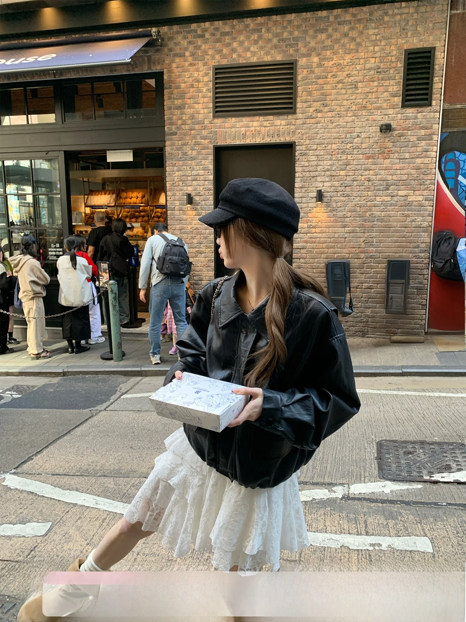 Ретро кожаная куртка-косуха для женщин, свободного кроя, на молнии, повседневная, однотонная, с длинными рукавами, стандартный крой
Ретро кожаная куртка-косуха для женщин, свободного кроя, на молнии, повседневная, однотонная, с длинными рукавами, стандартный крой