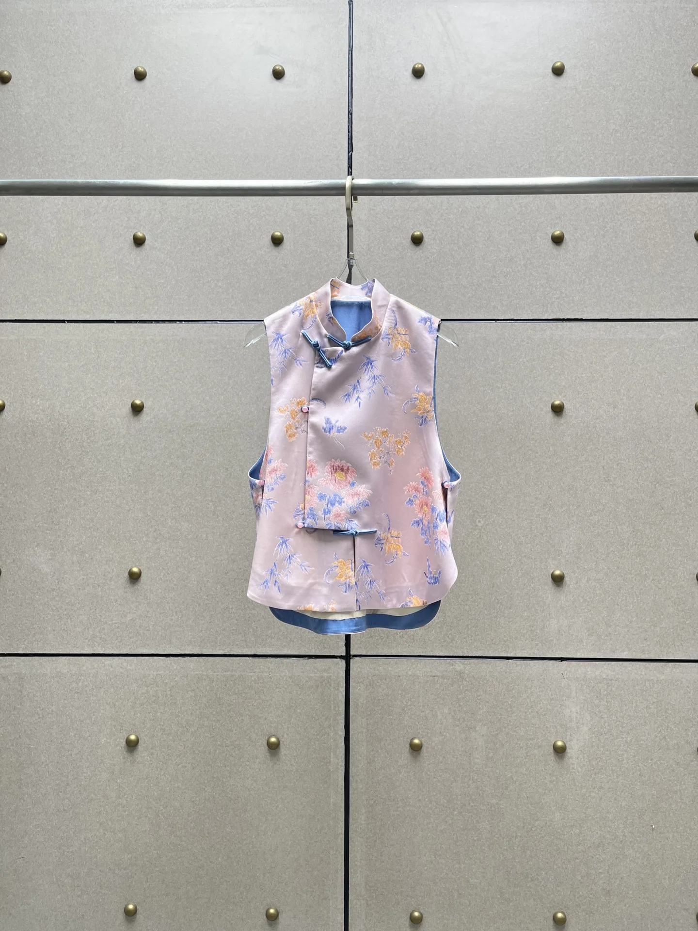 Женская одежда 2025 года, жаккардовый топ нестандартного кроя 1016 
Женская одежда 2025 года, жаккардовый топ нестандартного кроя 1016