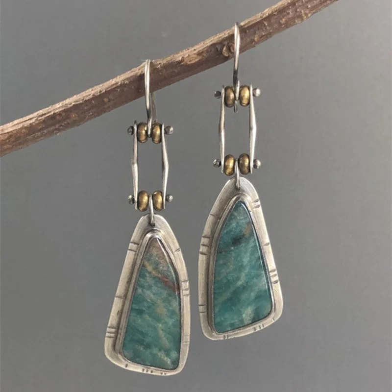 Vintage Metal Mechanical Asymmetric Two Tone Earrings Women Punk Style Inlaid Pattern Pendant Personality Earring Jewelry
Vintage Metal Mechanical Asymmetric Two Tone Earrings Women Punk Style Inlaid Pattern Pendant Personality Earring Jewelry