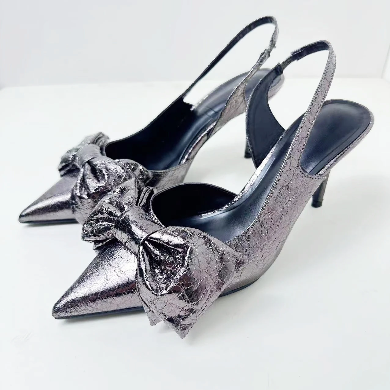 Summer new women's shoes with open heels and bows decorated with high heels and pointed fairy wind sandals
Summer new women's shoes with open heels and bows decorated with high heels and pointed fairy wind sandals