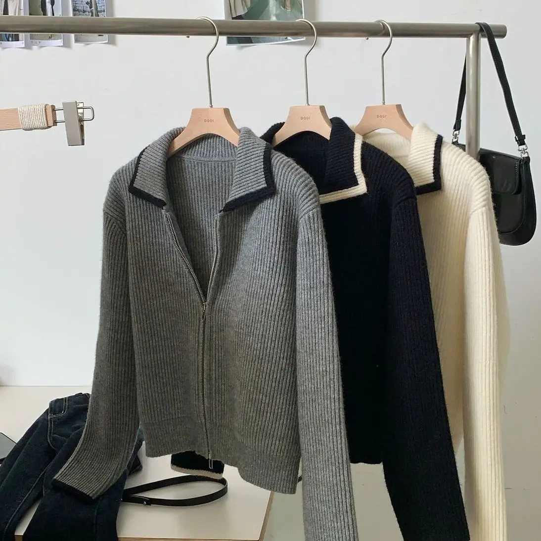 Spring and Autumn Women's Coat Polo Neck Cardigan with Zipper Knit Sweater Loose Short Style Small Fragrant Sweater Jacket Top
Spring and Autumn Women's Coat Polo Neck Cardigan with Zipper Knit Sweater Loose Short Style Small Fragrant Sweater Jacket Top