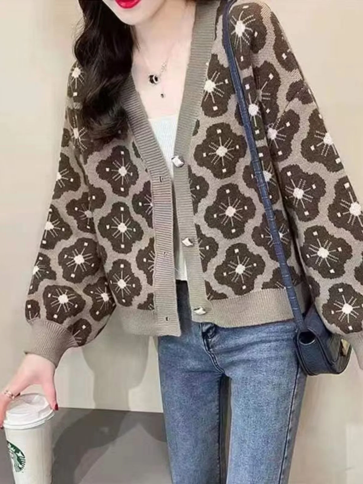 Soft Knitted Spring Autumn Women's Cardigan Outerwear Vintage Print Sweater Design Sense Long Sleeve V-Neck Button up Coat
Soft Knitted Spring Autumn Women's Cardigan Outerwear Vintage Print Sweater Design Sense Long Sleeve V-Neck Button up Coat