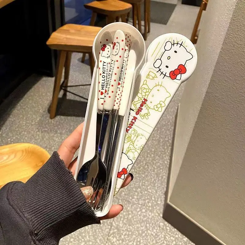 Кавайные аниме вилки, палочки для еды, ложка, Hello Kitty, милые портативные дорожные игрушки для студентов, столовые детские игрушки для девочек
Кавайные аниме вилки, палочки для еды, ложка, Hello Kitty, милые портативные дорожные игрушки для студентов, столовые детские игрушки для девочек