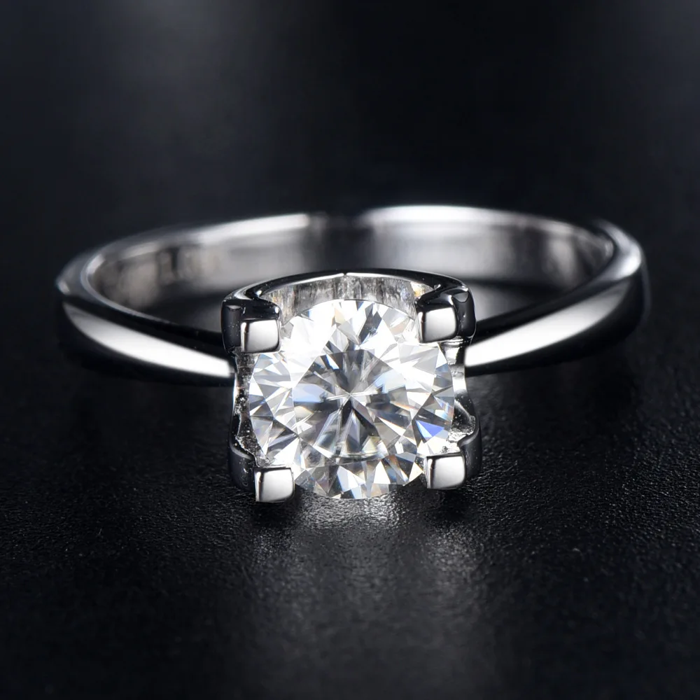 Fashionable s925 sterling silver plated 18K gold PT950 platinum ring holder set with one carat moissanite diamond ring
Fashionable s925 sterling silver plated 18K gold PT950 platinum ring holder set with one carat moissanite diamond ring