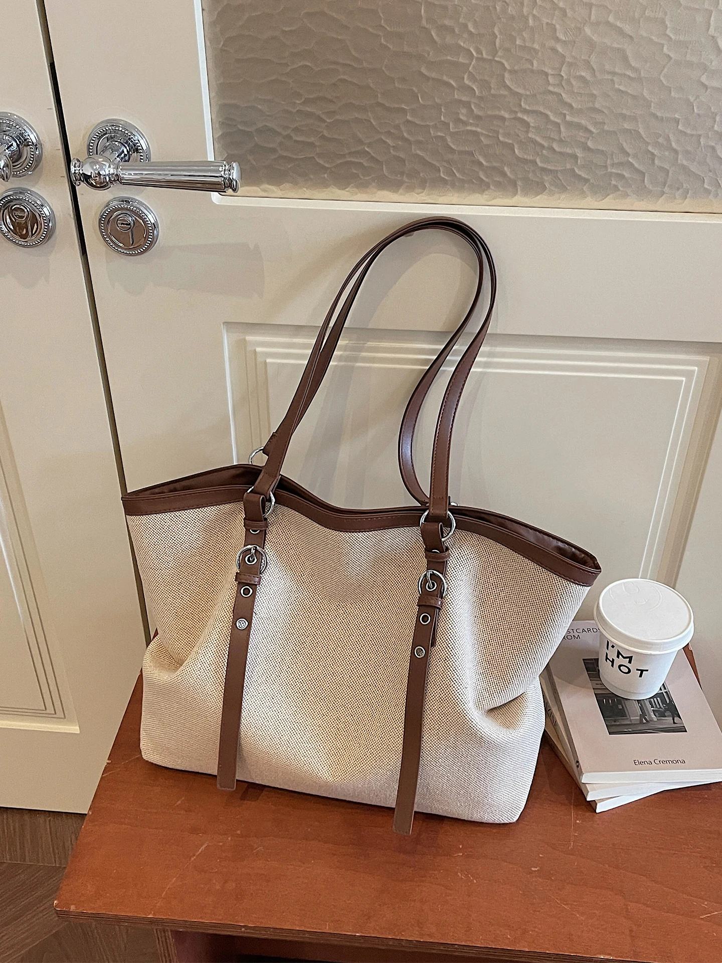 Elegant Large Capacity Women's Shoulder Bag 2026 New Fashion Spring Commuter Handbag Stylish All-Match Work Commuting Bag
Elegant Large Capacity Women's Shoulder Bag 2026 New Fashion Spring Commuter Handbag Stylish All-Match Work Commuting Bag