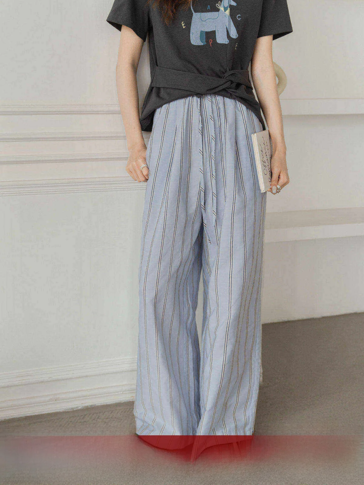 Blue Striped Elastic Waist Wide Leg Casual Pants Women's Loose Straight Leg Trousers Summer 2026 Casual Comfortable Pants
Blue Striped Elastic Waist Wide Leg Casual Pants Women's Loose Straight Leg Trousers Summer 2026 Casual Comfortable Pants