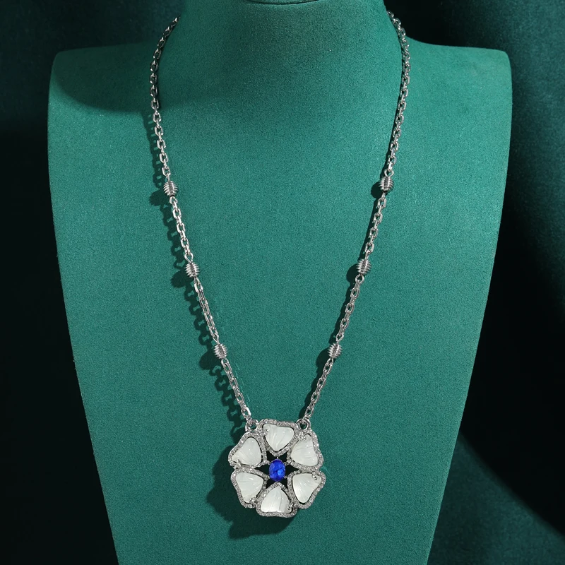 Vintage Transparent White Natural Stone Flower Pendant Necklace High Quality Designer Luxury Silver Color Anniversary Souvenirs
Vintage Transparent White Natural Stone Flower Pendant Necklace High Quality Designer Luxury Silver Color Anniversary Souvenirs