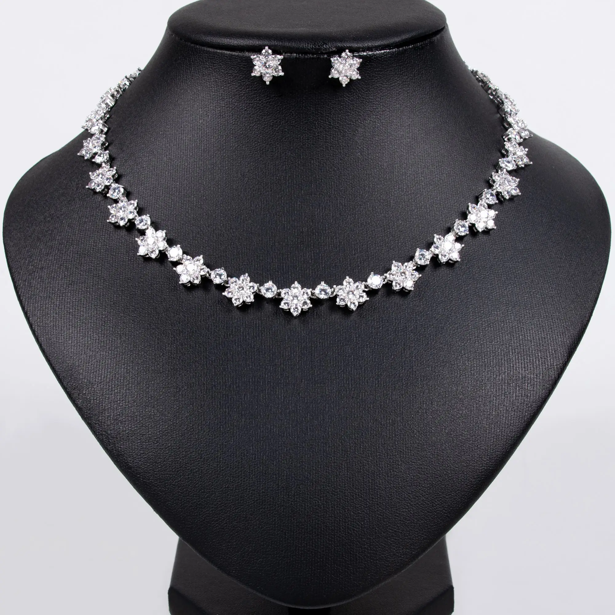 New fine zirconia small flowers jewellery necklace earrings summer ladies set party graduation dress hundred with pieces M-346
New fine zirconia small flowers jewellery necklace earrings summer ladies set party graduation dress hundred with pieces M-346