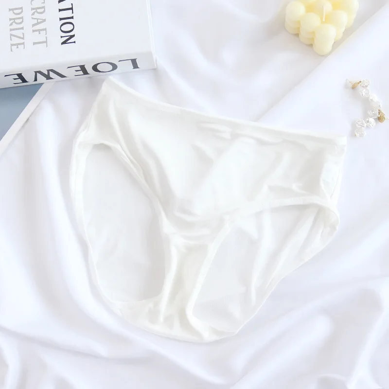 Mulberry silk seamless plus size silk underwear for women breathable mid waist sexy lifting buttocks solid color triangle pants
Mulberry silk seamless plus size silk underwear for women breathable mid waist sexy lifting buttocks solid color triangle pants