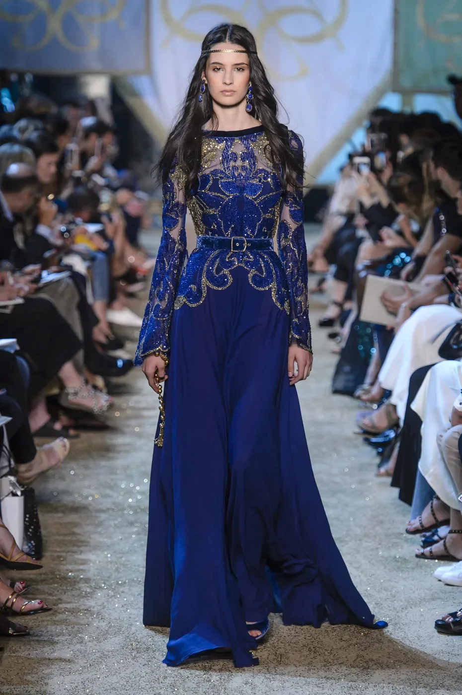 593 Королевское синее вечернее платье с длинными рукавами и золотистым бисером с V-образным вырезом на спине فساتين платья de fiesta فساتين سهره
593 Королевское синее вечернее платье с длинными рукавами и золотистым бисером с V-образным вырезом на спине فساتين платья de fiesta فساتين سهره