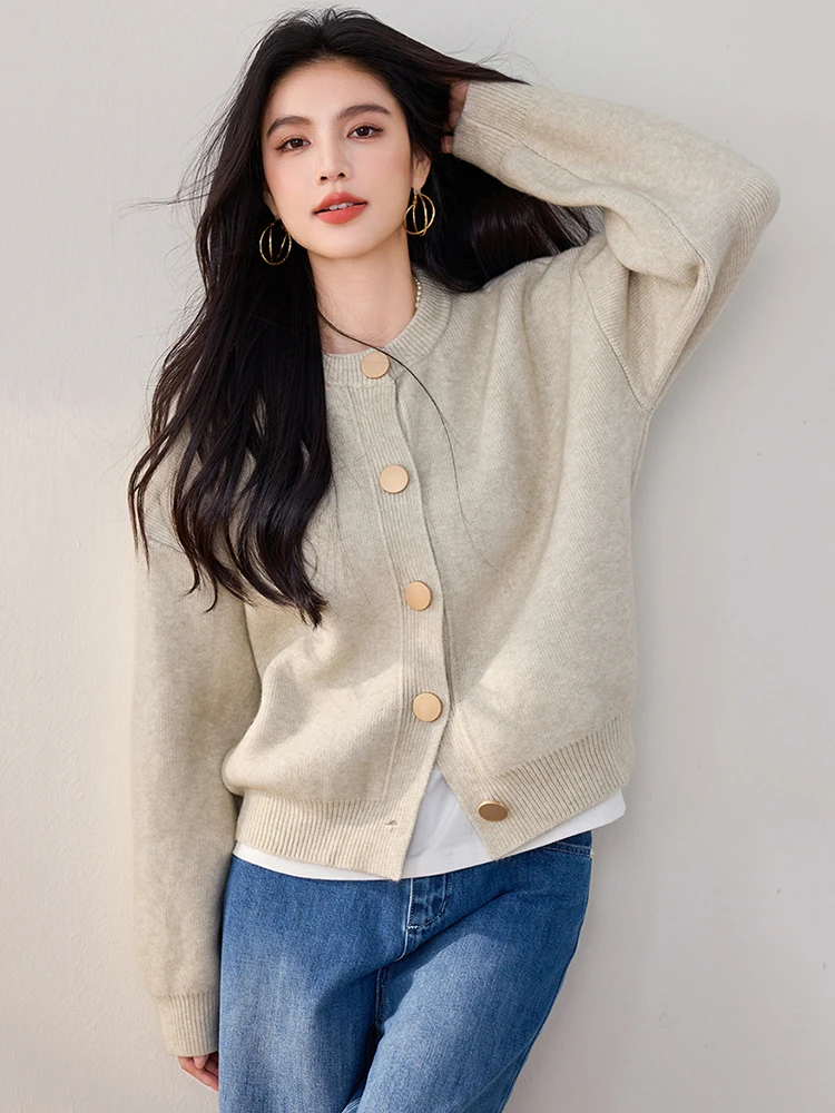 2024 Autumn And Winter Single Breasted Solid Color Knitted Sweater Lazy Style Loose Round Neck Tops Women Long Sleeve Sweater
2024 Autumn And Winter Single Breasted Solid Color Knitted Sweater Lazy Style Loose Round Neck Tops Women Long Sleeve Sweater