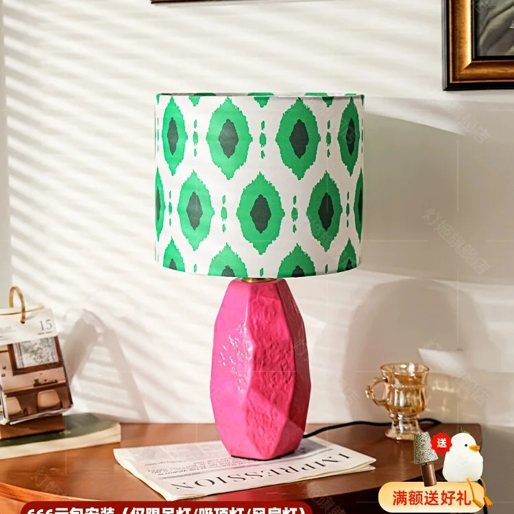 Pink ceramic Memphis desk lamp contrasting bedroom study bedside lamp retro atmosphere light
Pink ceramic Memphis desk lamp contrasting bedroom study bedside lamp retro atmosphere light