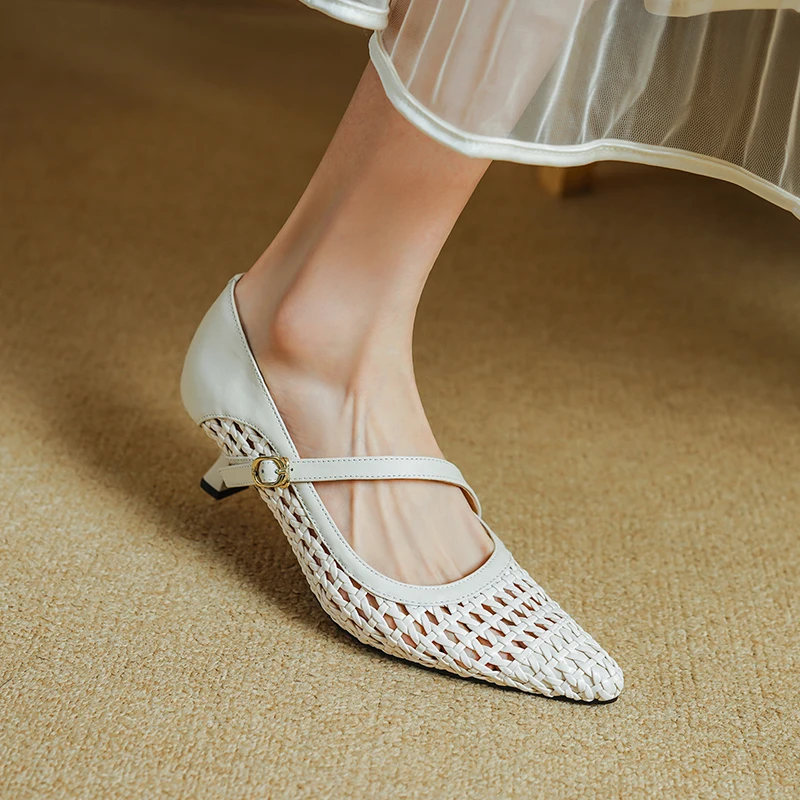 2025 Summer Women Shoes Pointed Toe Women Sandals Genuine Leather Shoes for Women Weave Elegant High Heels Party Shoes
2025 Summer Women Shoes Pointed Toe Women Sandals Genuine Leather Shoes for Women Weave Elegant High Heels Party Shoes