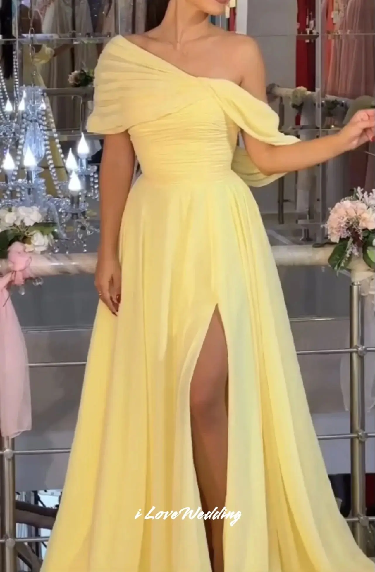 Yellow Off Shoulder Evening Dresses 2025 Chiffon Pleated A-line Floor-length Elegant Saudi Arabia Wedding Party Dress Customized
Yellow Off Shoulder Evening Dresses 2025 Chiffon Pleated A-line Floor-length Elegant Saudi Arabia Wedding Party Dress Customized