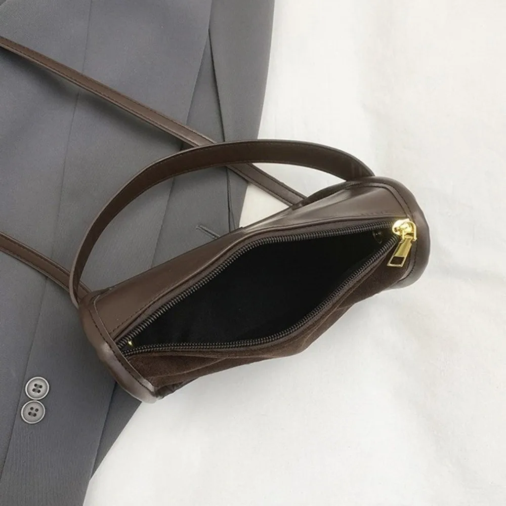 Fashion Faux Suede Leather Shoulder Bag Solid Color Lightweight Crossbody Bag Adjustable Strap Pillow Bag Female Use
Fashion Faux Suede Leather Shoulder Bag Solid Color Lightweight Crossbody Bag Adjustable Strap Pillow Bag Female Use