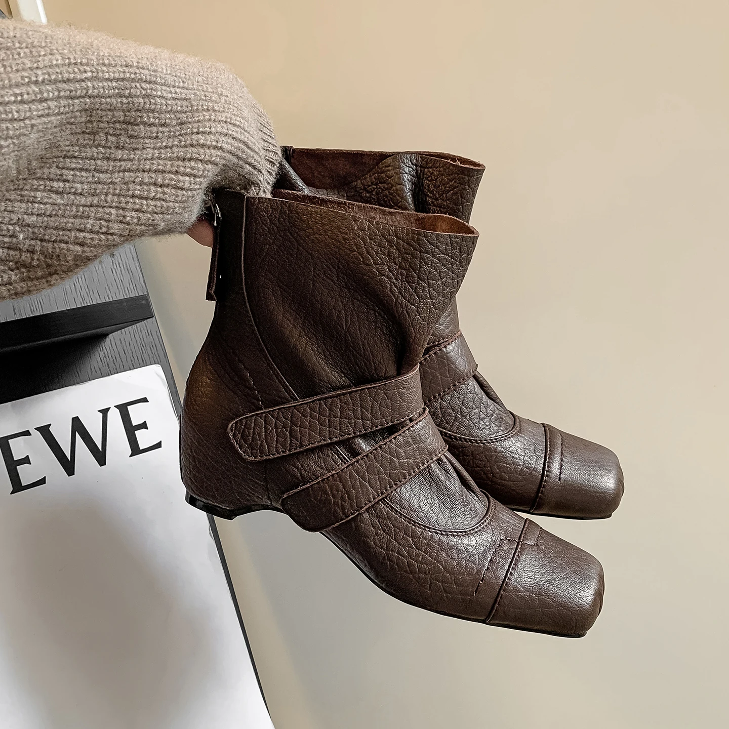 Genuine Leather women's Ankle Boots, Square Toe women's Shoes, Sexy Wedge Heels, Fashion women's boots daily dress short booties
Genuine Leather women's Ankle Boots, Square Toe women's Shoes, Sexy Wedge Heels, Fashion women's boots daily dress short booties