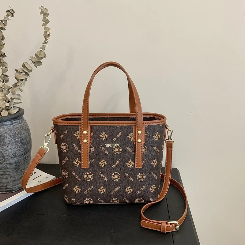 Women's Tote Bag, Versatile and Fashionable, Light Luxury Brand with Simple and Elegant Design
Women's Tote Bag, Versatile and Fashionable, Light Luxury Brand with Simple and Elegant Design