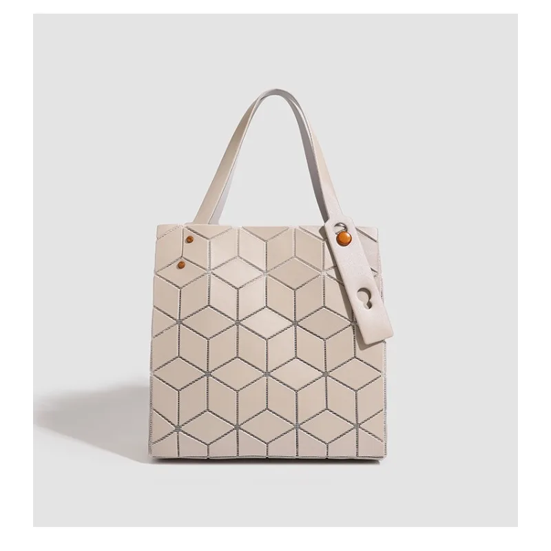 Ladies Commuter Bag 2026 New Color Nail Diamond Grid Square Box Handbag Single Shoulder Bag Portable Soft Polyester
Ladies Commuter Bag 2026 New Color Nail Diamond Grid Square Box Handbag Single Shoulder Bag Portable Soft Polyester