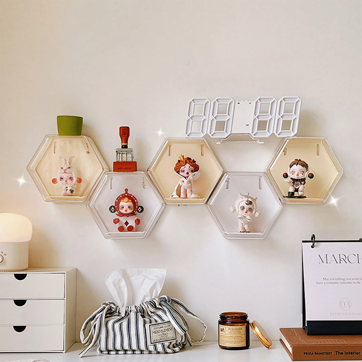 Hexagonal Floating Frame Wall Decoration Wall-Mounted Storage Rack Jiazi Home Furnishing Decoration Art 
Hexagonal Floating Frame Wall Decoration Wall-Mounted Storage Rack Jiazi Home Furnishing Decoration Art