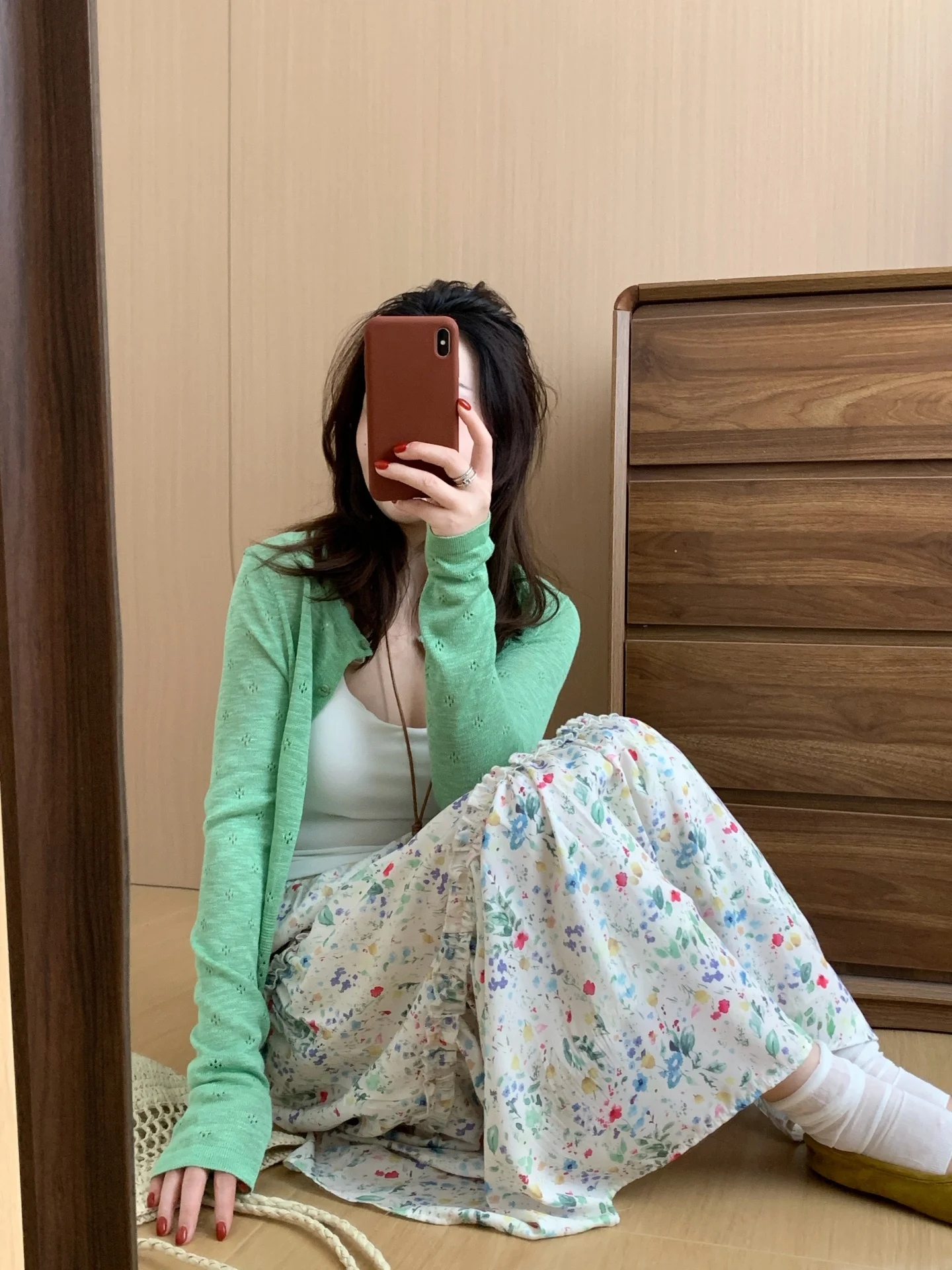 Women's Knitted Hollow out Short Cardigan Skirt Set Summer New Style Thin Hollow Carving Half Skirt Three Piece Set
Women's Knitted Hollow out Short Cardigan Skirt Set Summer New Style Thin Hollow Carving Half Skirt Three Piece Set