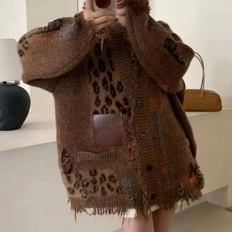 Vintage Style Leopard Print Tassel Design Long Sleeve Knit Cardigan Single Breasted Women Sweater Coat 2025 Autumn
Vintage Style Leopard Print Tassel Design Long Sleeve Knit Cardigan Single Breasted Women Sweater Coat 2025 Autumn