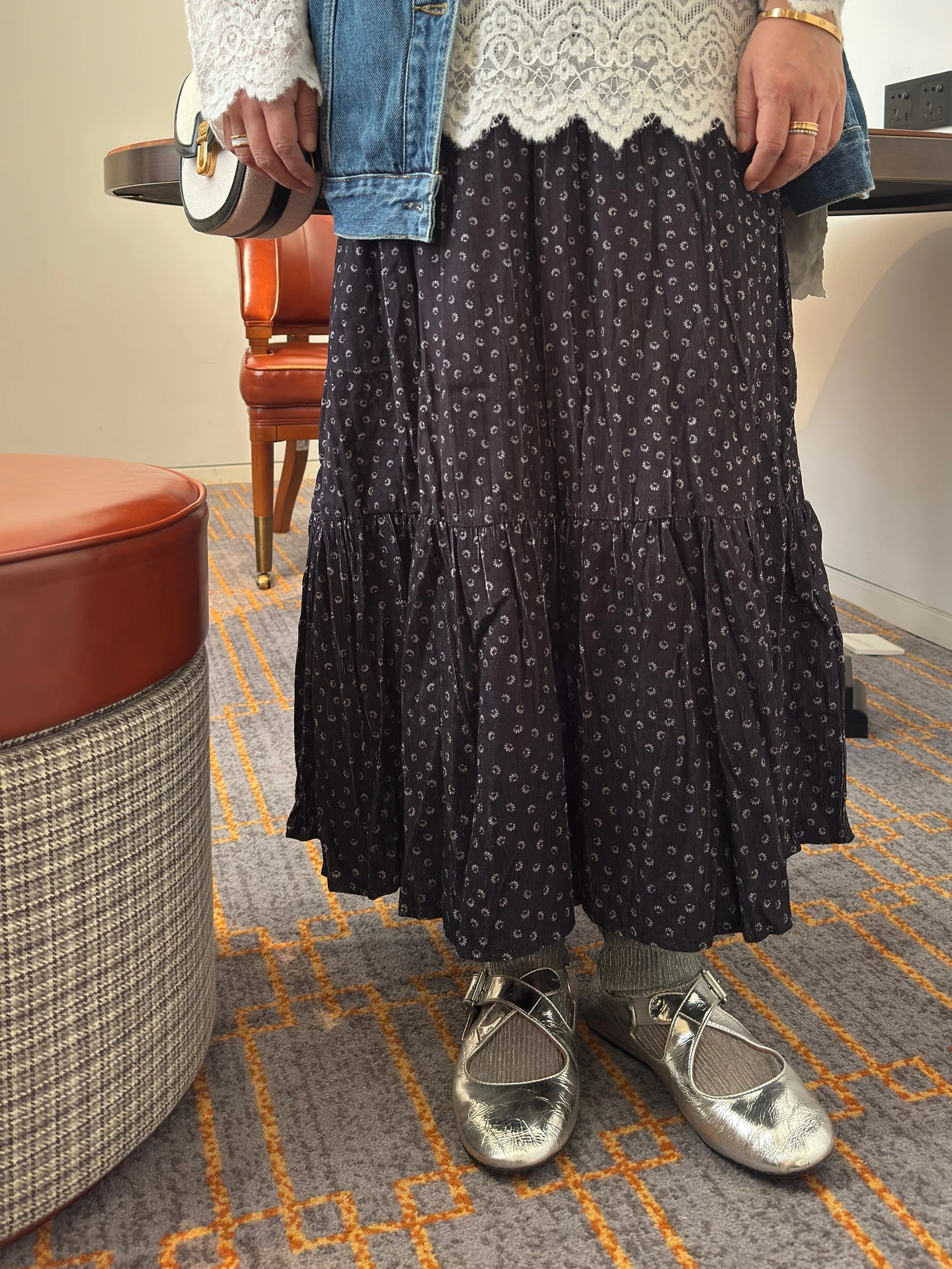 Женская повседневная юбка больших размеров с цветочным принтом, синяя, с завышенной талией, А-силуэт, из полиэстера, для повседневной носки
Женская повседневная юбка больших размеров с цветочным принтом, синяя, с завышенной талией, А-силуэт, из полиэстера, для повседневной носки