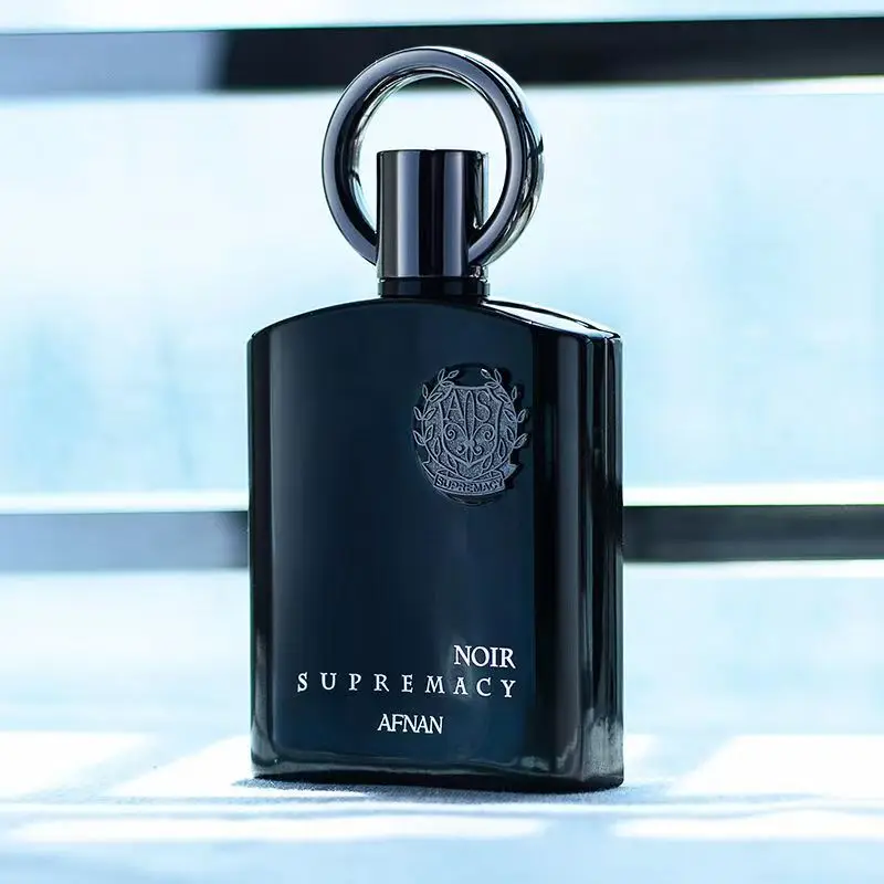 Afnan's supreme black shine men's perfume, with a wooden ebony tone, is mysterious, dark and has a strong aura, lasting, suitable for business travel, night dating and other occasions.
Afnan's supreme black shine men's perfume, with a wooden ebony tone, is mysterious, dark and has a strong aura, lasting, suitable for business travel, night dating and other occasions.