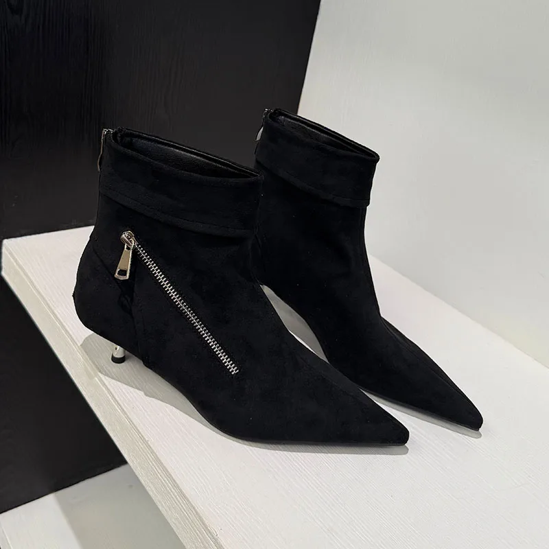 Модные женские ботильоны на молнии, женские туфли из флока с острым носком, женские современные короткие ботинки на низком каблуке, туфли-лодочки для женщин 
Модные женские ботильоны на молнии, женские туфли из флока с острым носком, женские современные короткие ботинки на низком каблуке, туфли-лодочки для женщин
